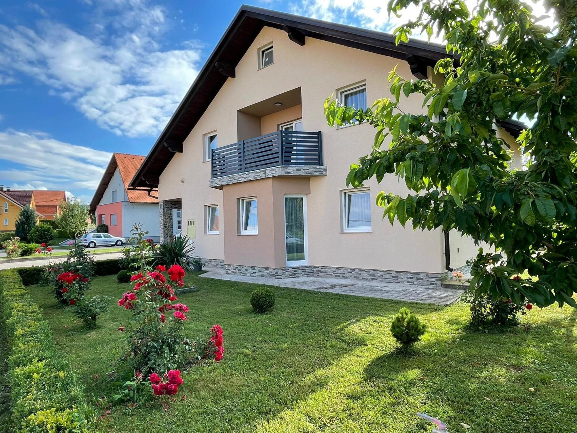 Apartman Nativis Оточац Экстерьер фото